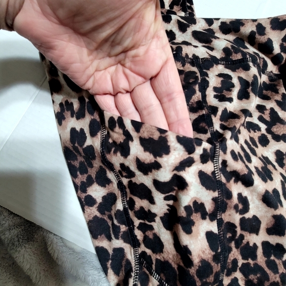 Leopard Leggins, Size Medium, Womens - Picture 4 of 7